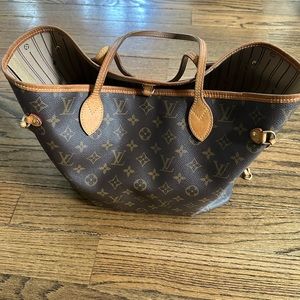 AUTHENTIC Louis Vuitton MM Neverful